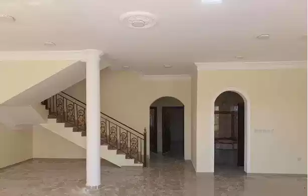 Résidentiel Propriété prête 5 chambres U / f Villa autonome  a louer au Al-Sadd , Doha #7128 - 1  image 